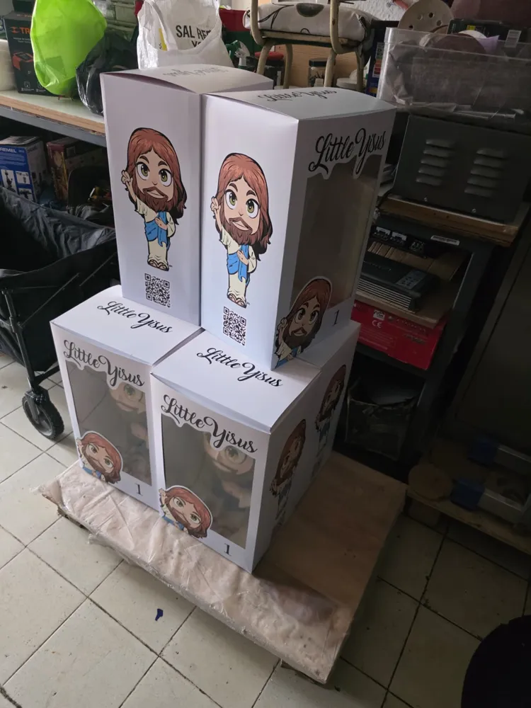 Cajas de figuras Little Yisus listas para enviar