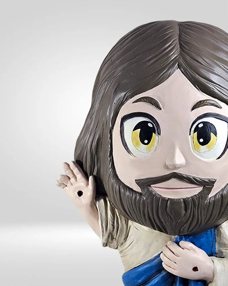 Acercamiento a la cara de la figura Little Yisus